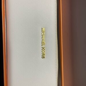 Michael Kors White Zip-Around Wallet with Gold Logo